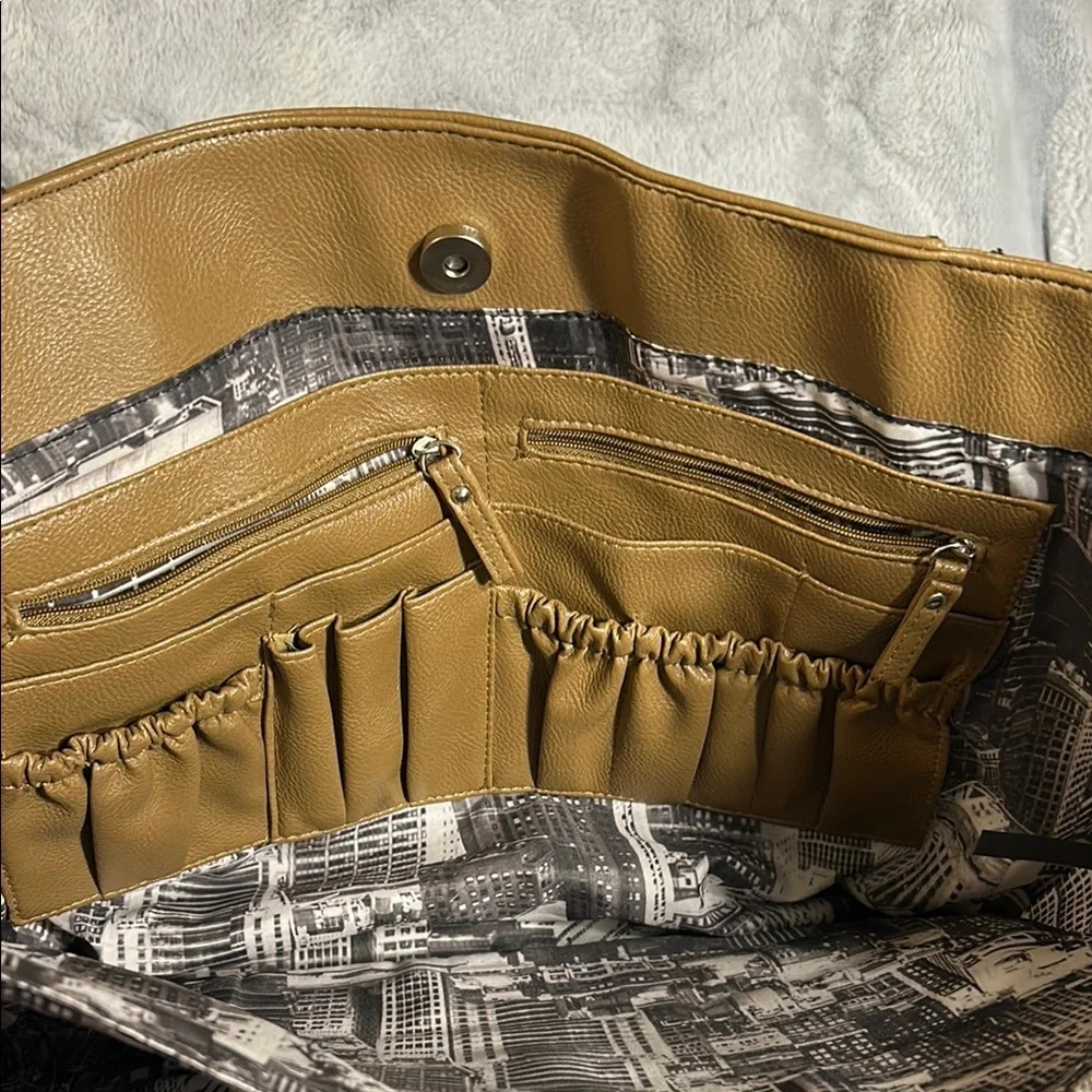 Kenneth Cole Reaction Tan Laptop Tote - Picture 10 of 16